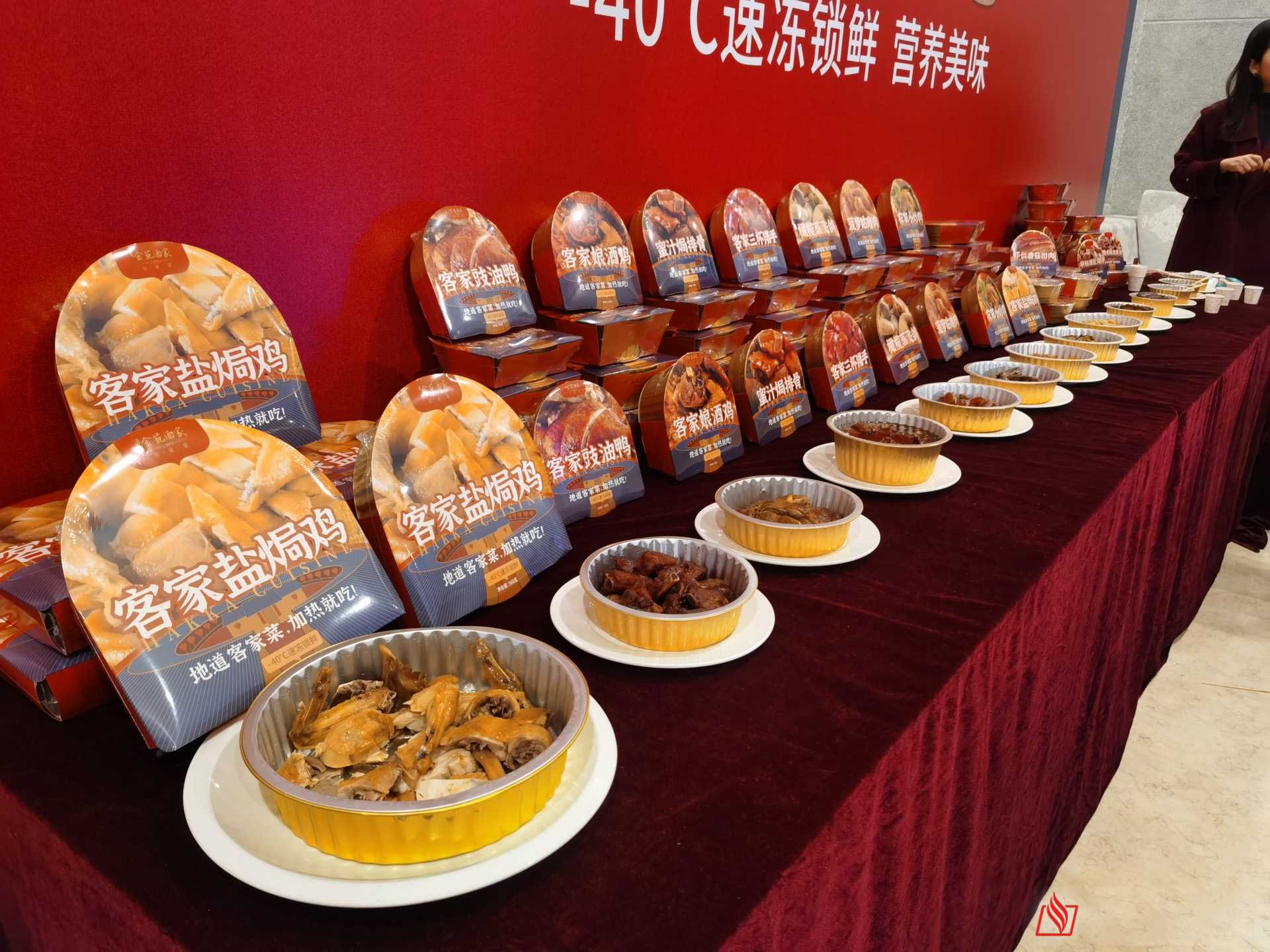 預制菜鎖鮮革命！一臺 “會呼吸” 的包裝機如何讓料理包媲美現做？